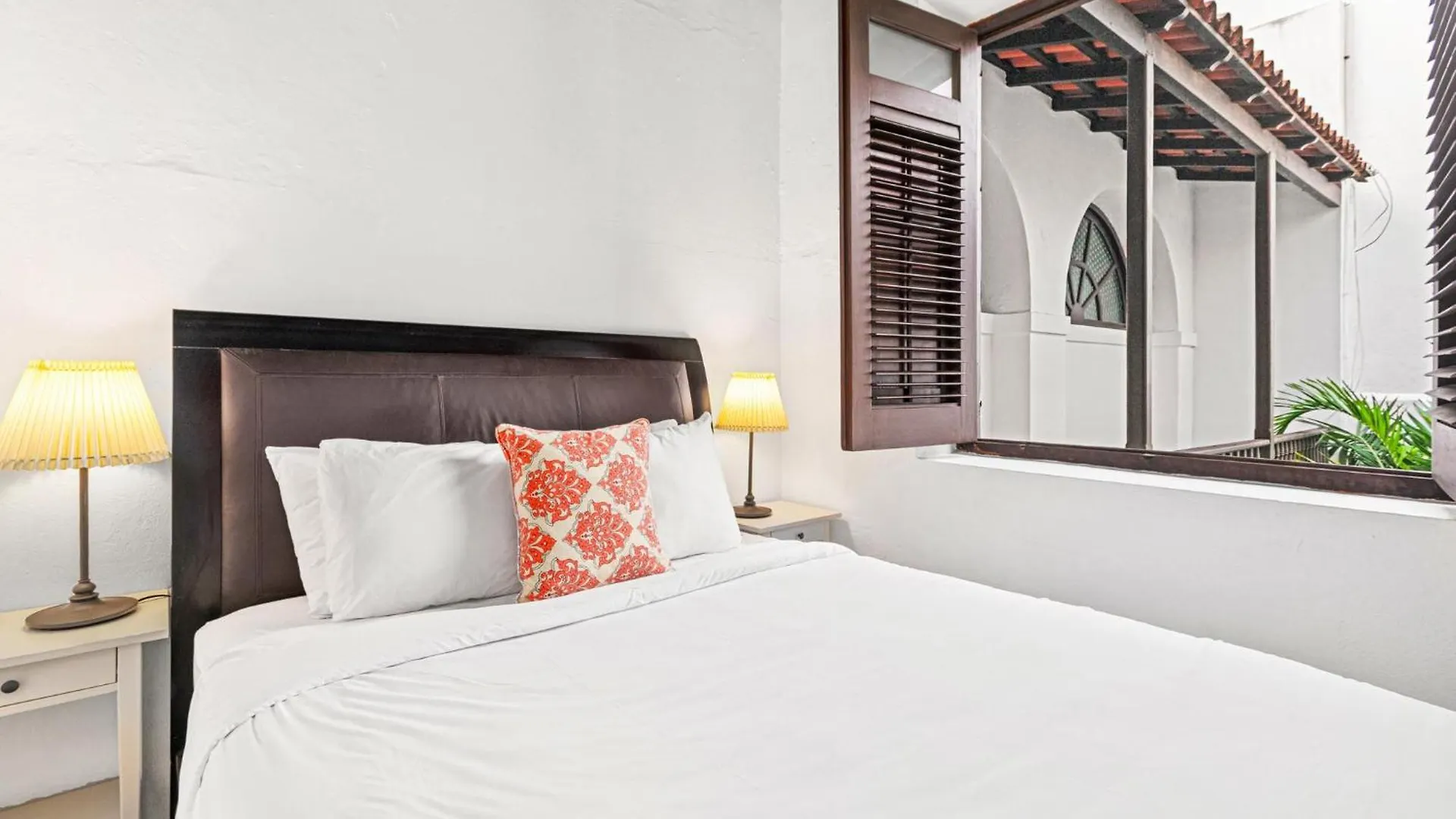 아파트 Colonial Villa Just Remodeled 2 Floors Indoor Patio & Tub 산후안