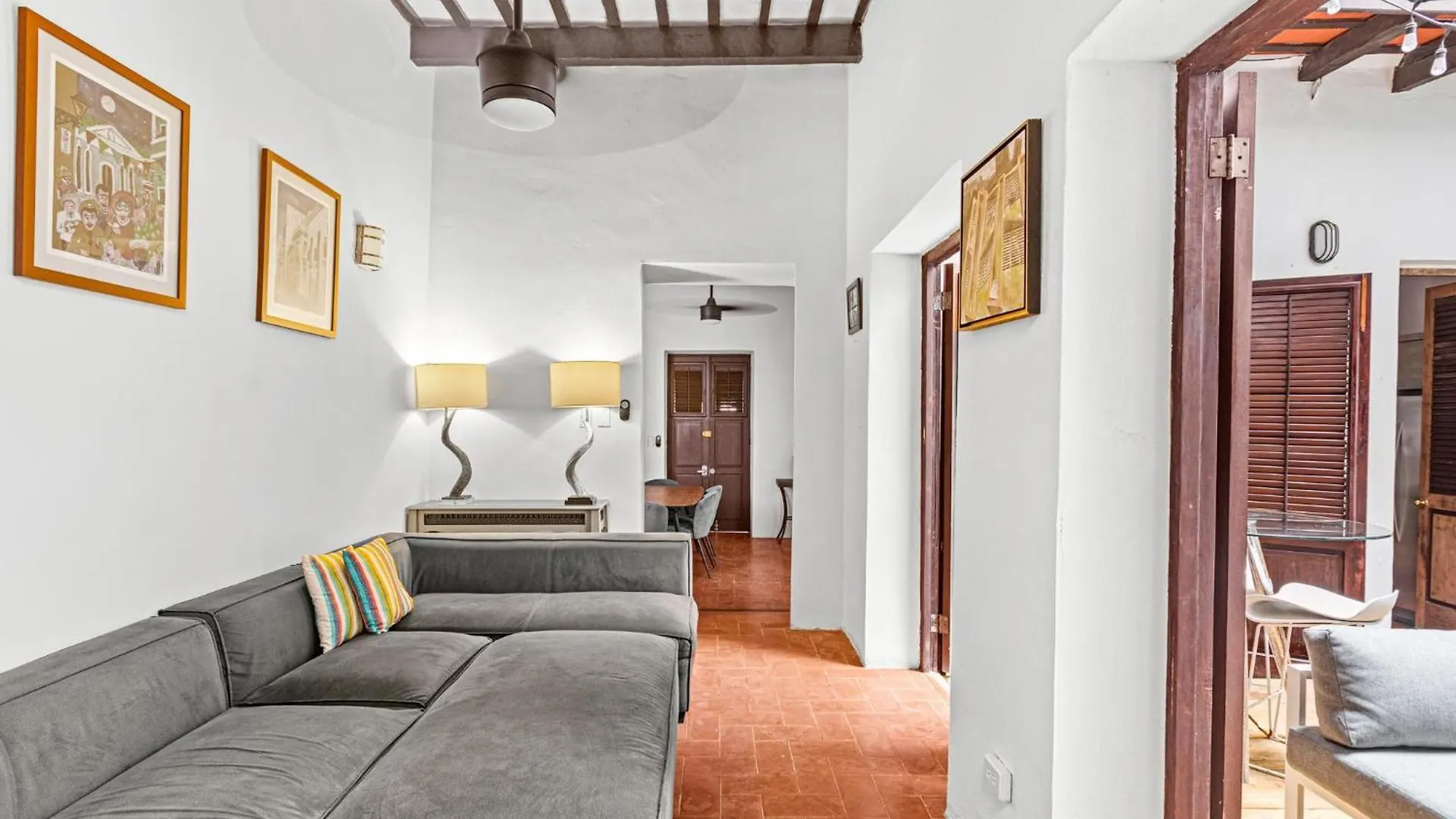 아파트 Colonial Villa Just Remodeled 2 Floors Indoor Patio & Tub 산후안