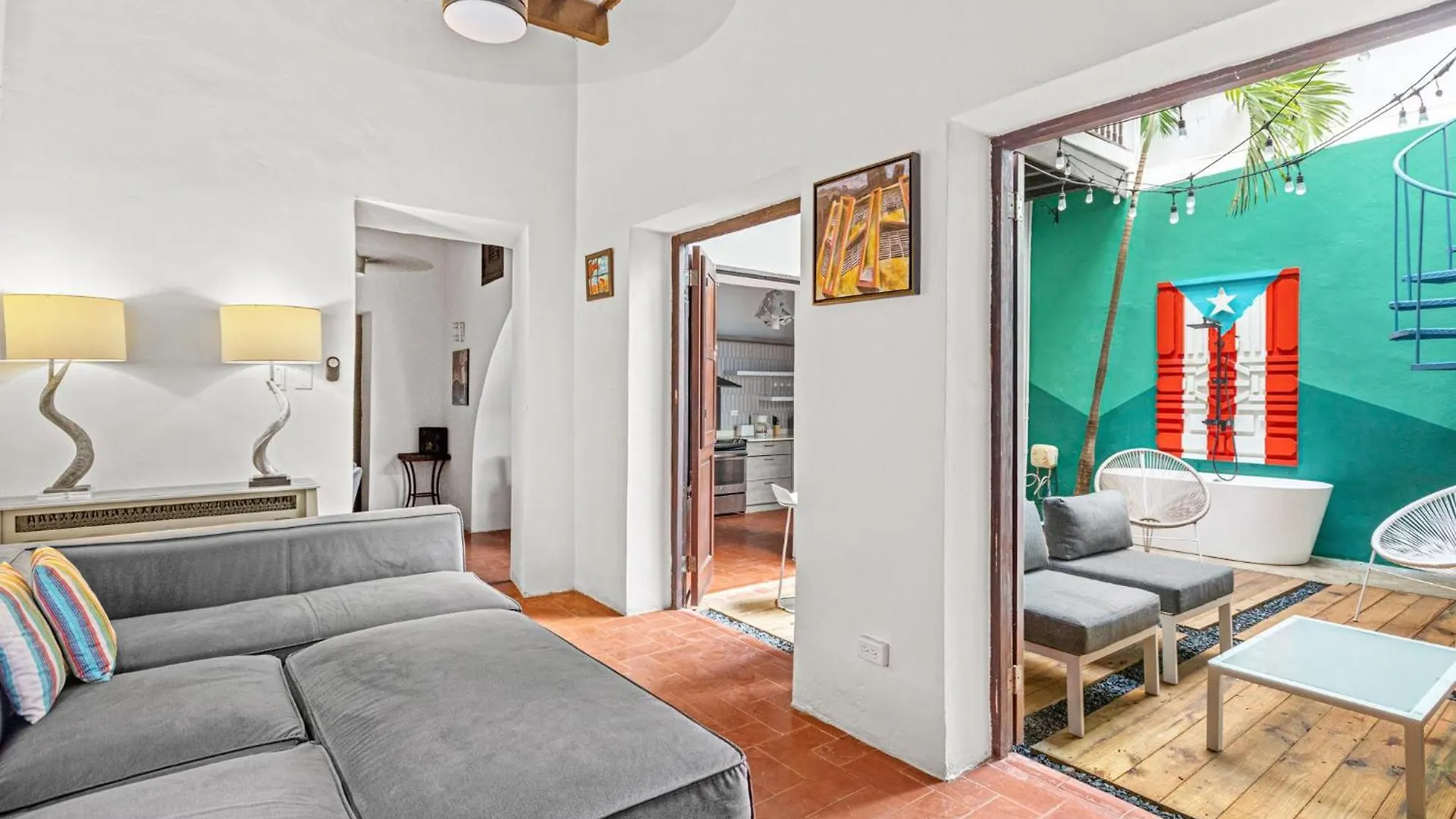 Colonial Villa Just Remodeled 2 Floors Indoor Patio & Tub San Juan Apartment