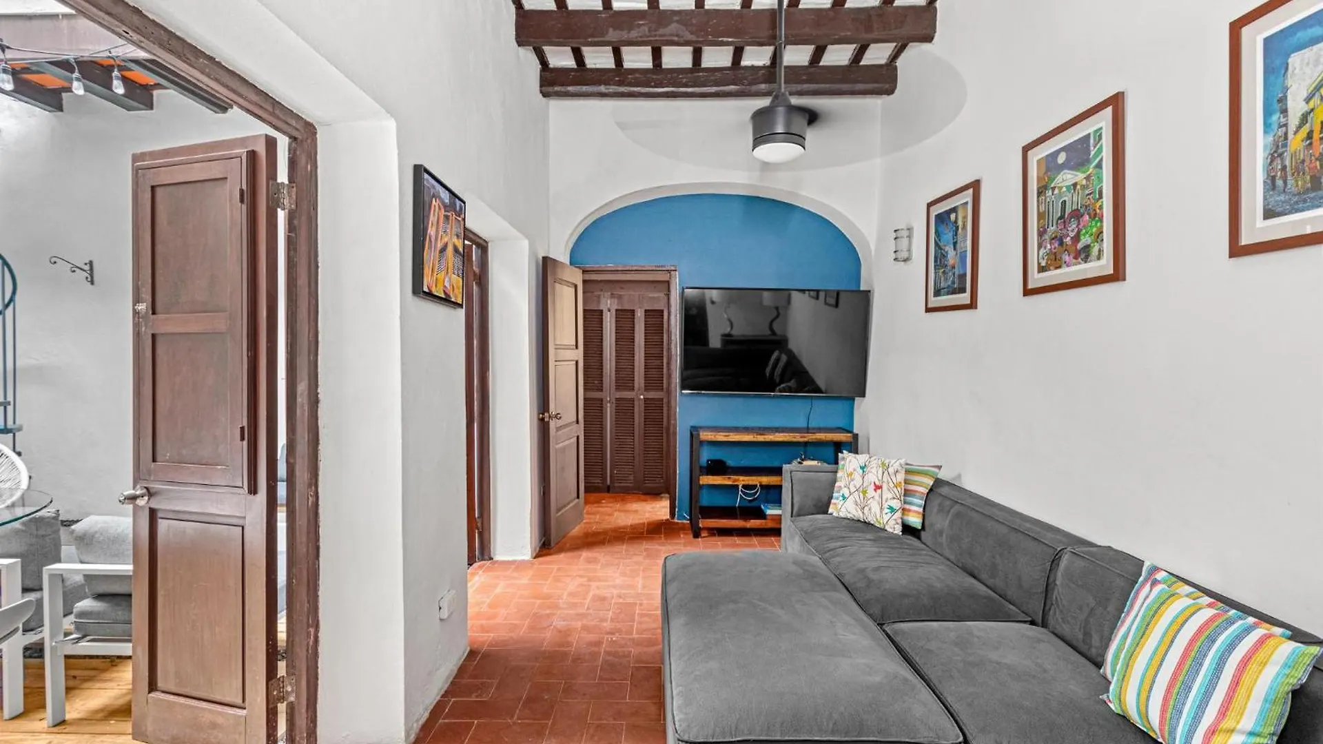 Colonial Villa Just Remodeled 2 Floors Indoor Patio & Tub San Juan